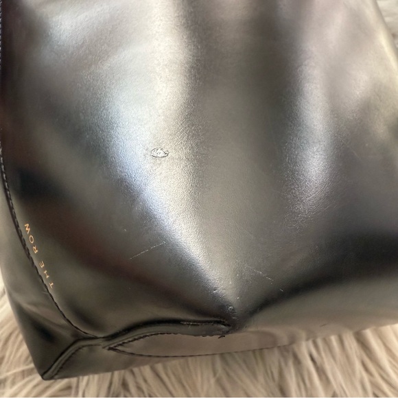 THE ROW N/S Park Small Glossed-Leather Tote - Picture 14 of 15